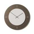 Betónové hodiny s kovovým ciferníkom biela + bronz verzia 2